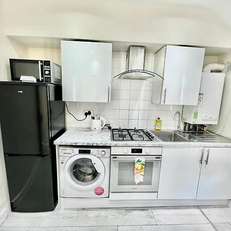 Cosy Private Flat In London, Free Parking On Premise Apartment Carshalton Exterior photo