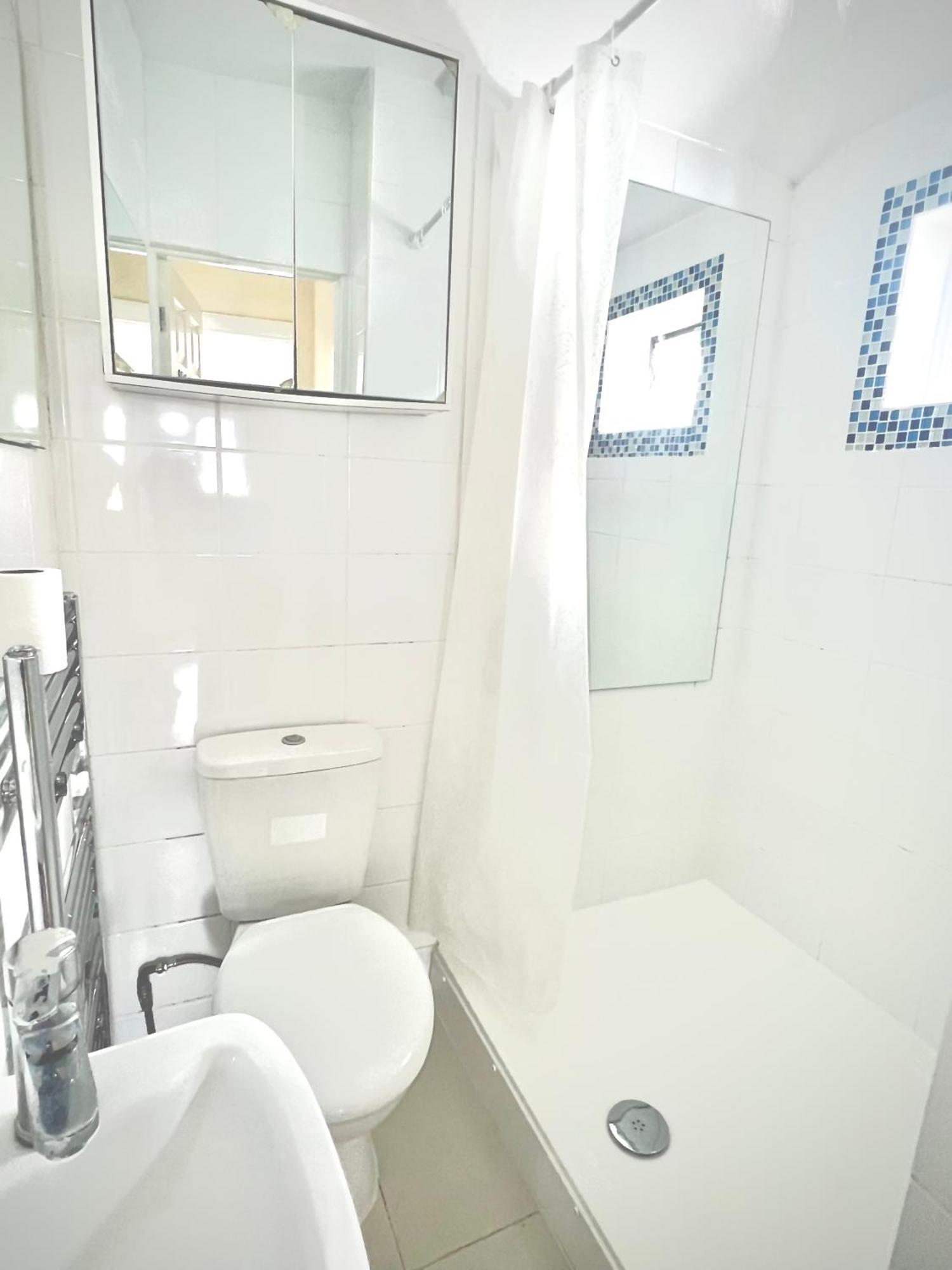 Cosy Private Flat In London, Free Parking On Premise Apartment Carshalton Exterior photo