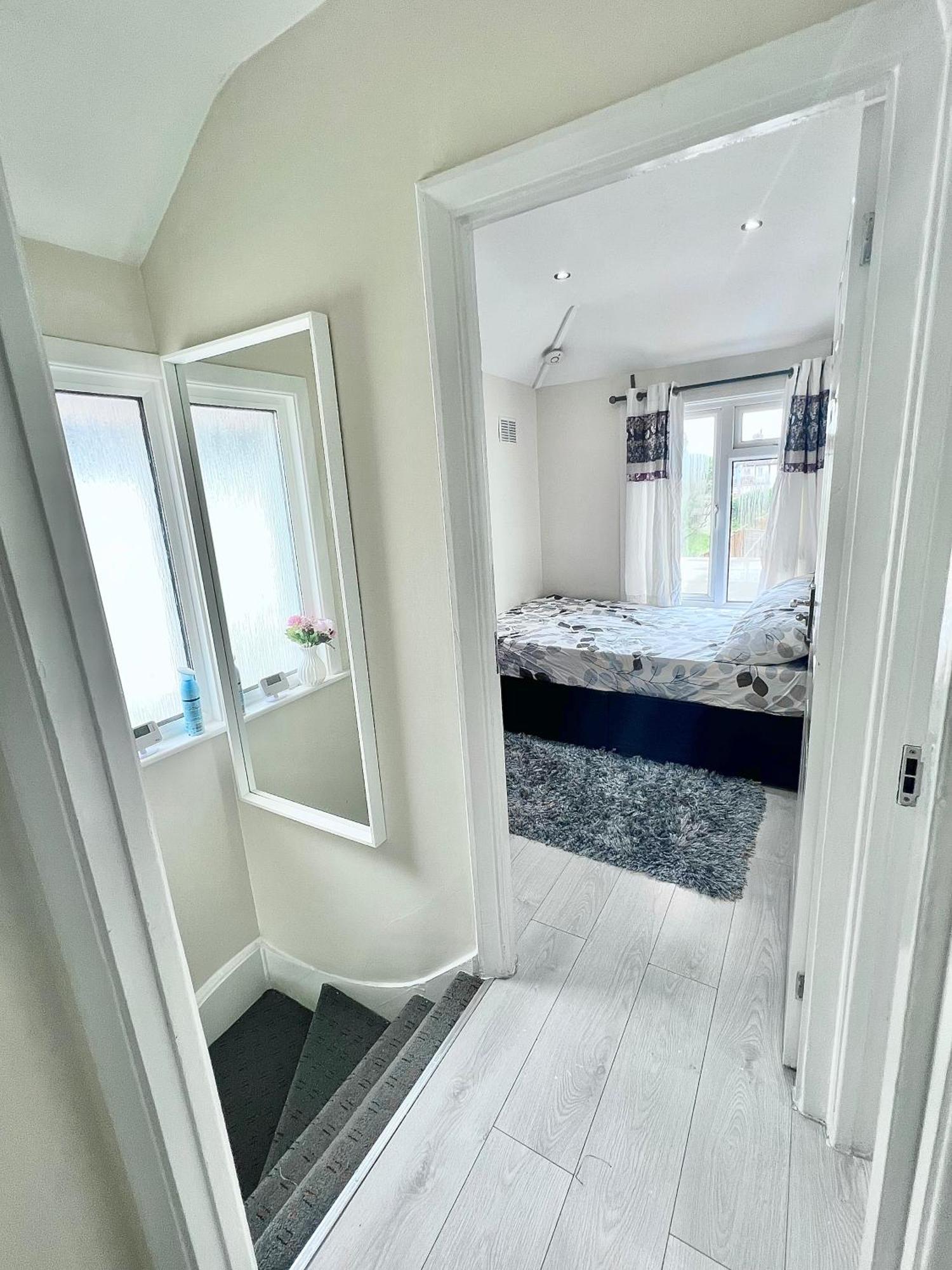 Cosy Private Flat In London, Free Parking On Premise Apartment Carshalton Exterior photo